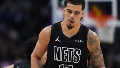 开云体育-就是拔不进！小迈克尔·波特半场21分钟 9投仅2中&amp;三分6中2