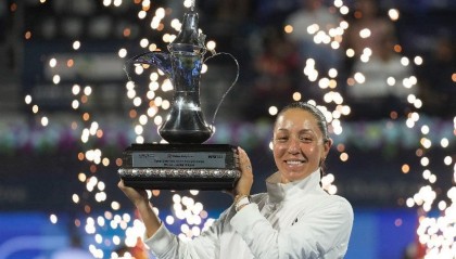 开云体育-佩古拉迪拜夺冠再传当官喜讯，袁悦送双蛋被调侃想提前庆元宵