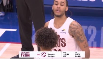 开云娱乐-得分平赛季纪录！泰森迎着恩比德压哨高抛命中 个人27分